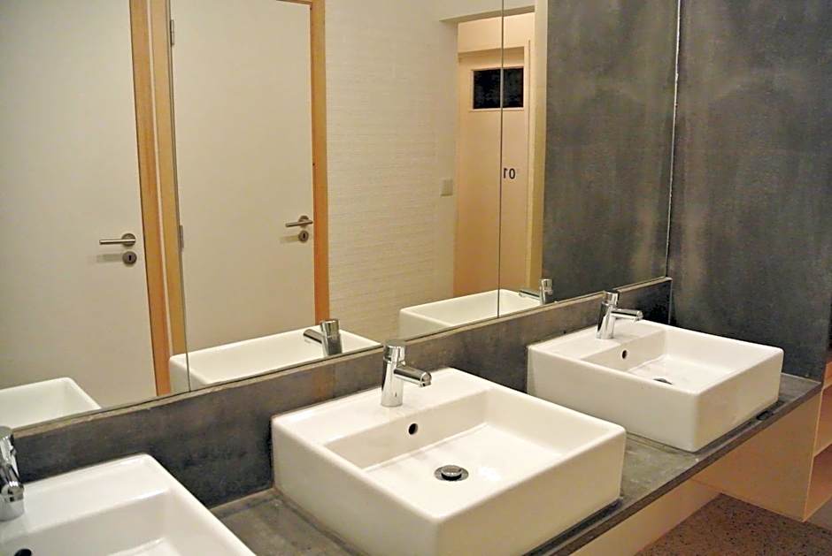 Nazaré Hostel - Rooms & Dorms