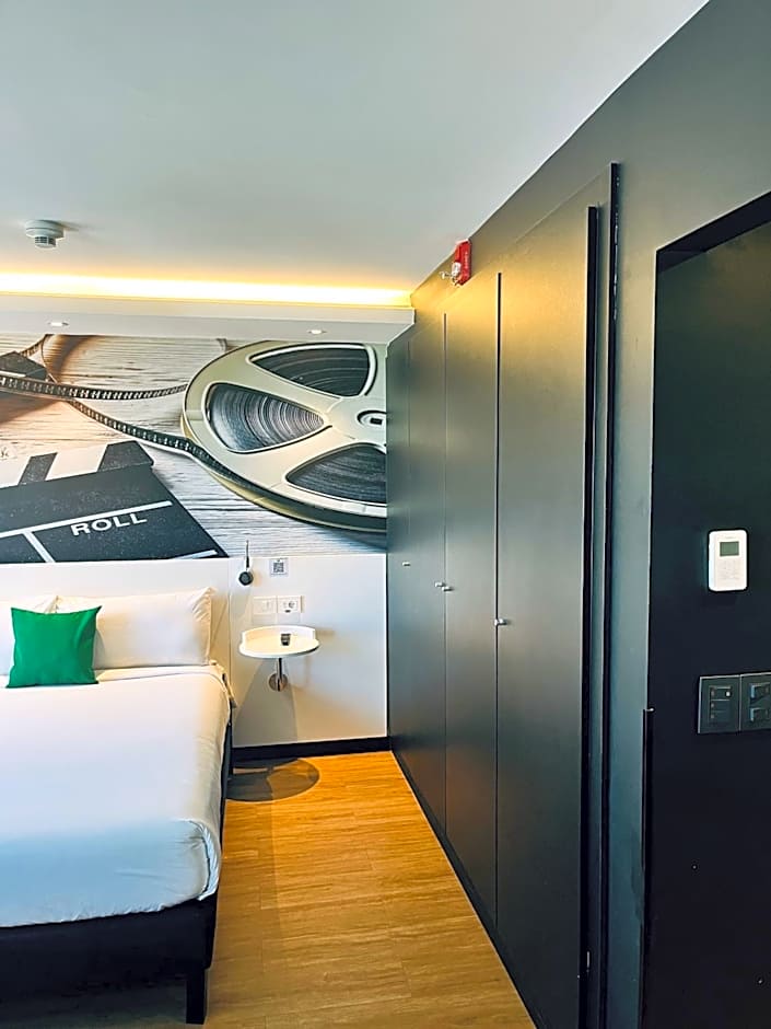 ibis styles Montevideo Biarritz