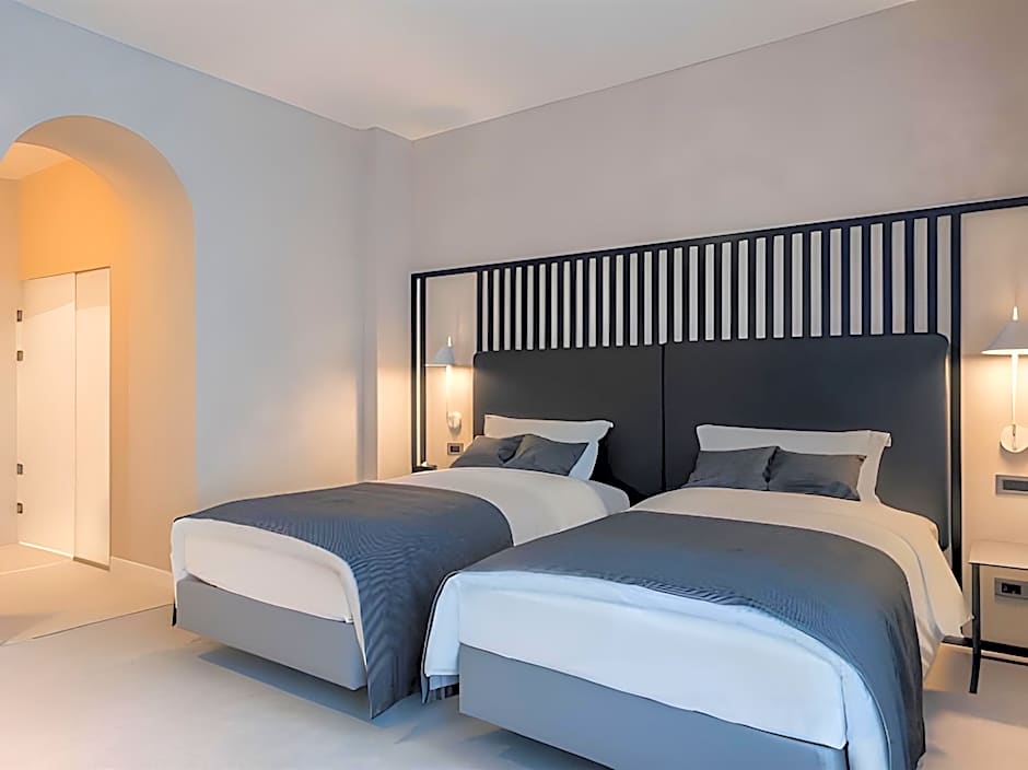 Monograph Freedom Square