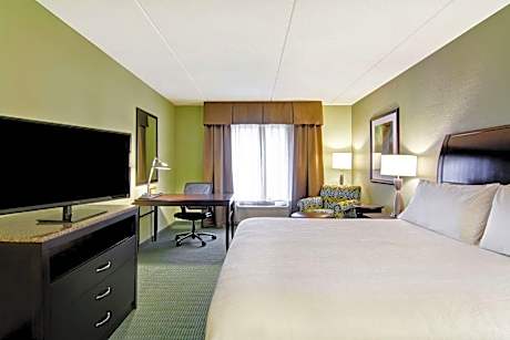 1 King Mobility/Hearing Accessible W/ Bathtub