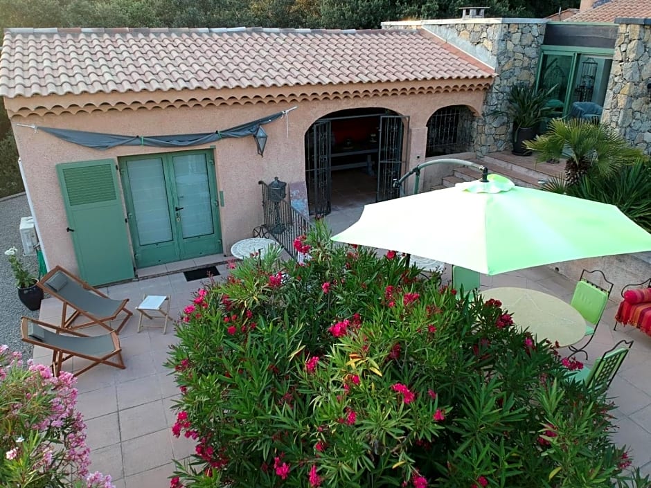 Le Petit Coin de Paradis