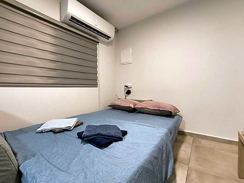 Michael's- A Lovely Studio Apartment