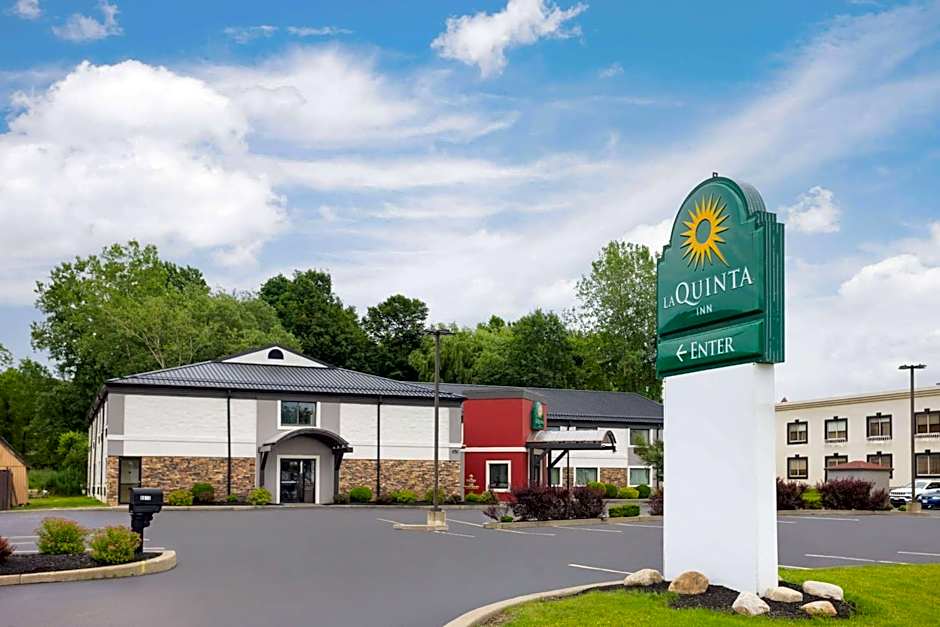 La Quinta Inn & Suites by Wyndham Buffalo Airport