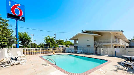 Motel 6-Columbus, GA