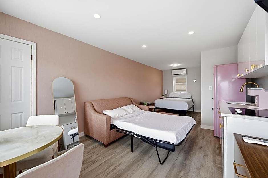 Pink Champagne Boutique Motel