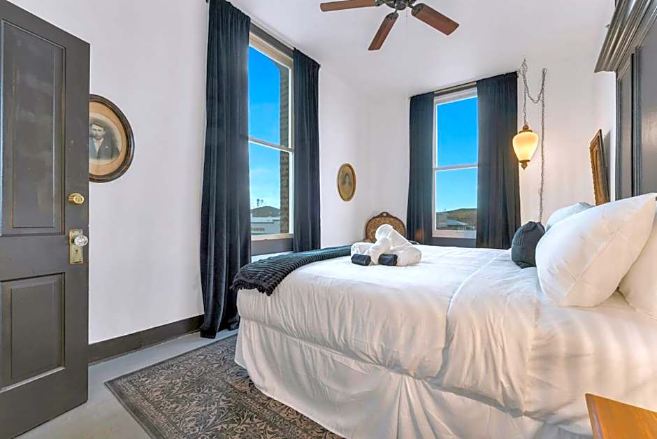 The Historic Grand Canyon Hotel