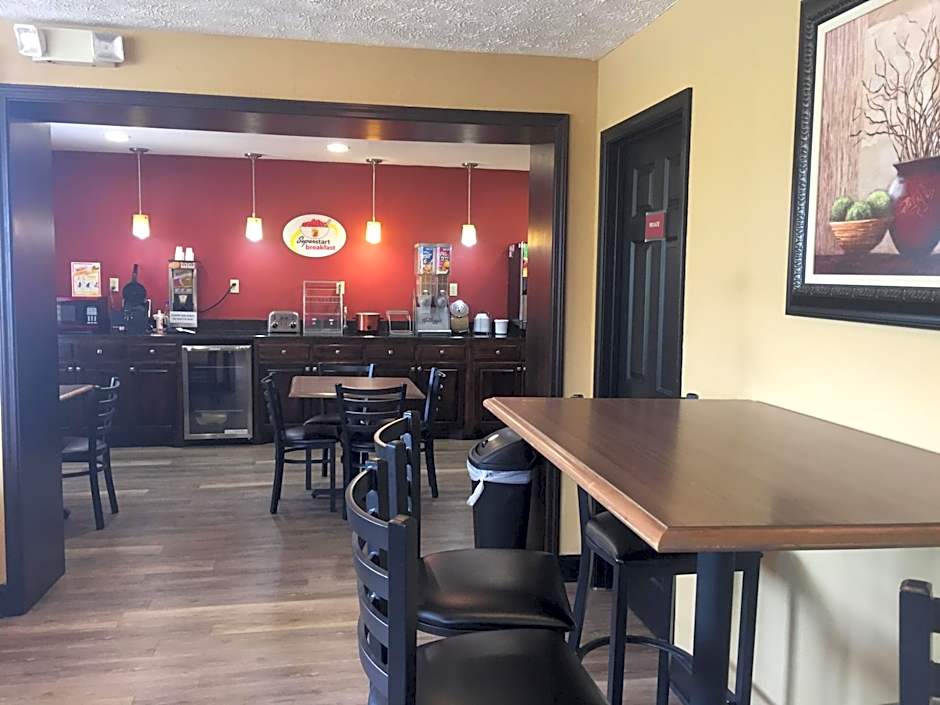 Super 8 by Wyndham Jackson