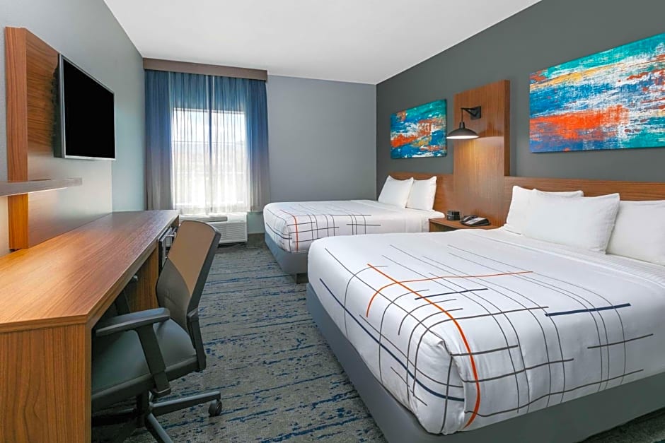 La Quinta Inn & Suites by Wyndham Jacksonville TX