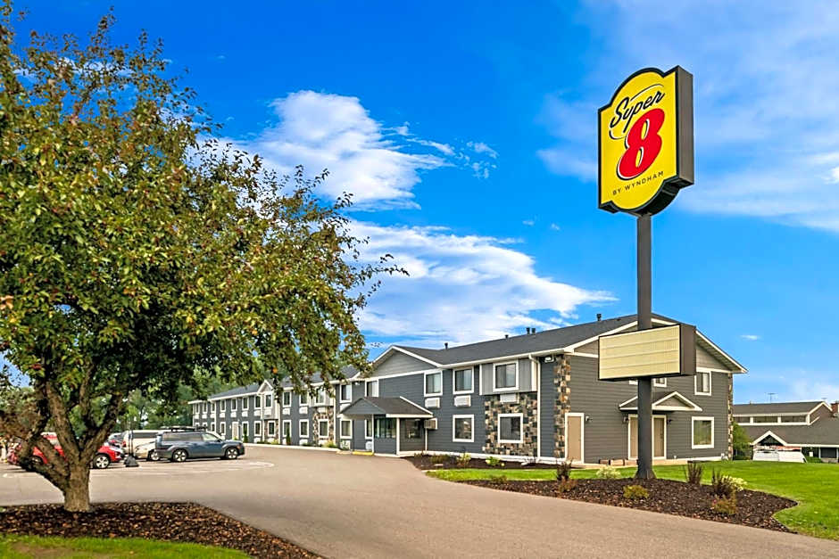 Super 8 by Wyndham Alexandria MN