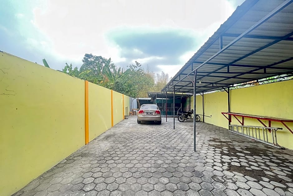 Sion Homestay Mitra RedDoorz near Terminal Kertajaya Mojokerto