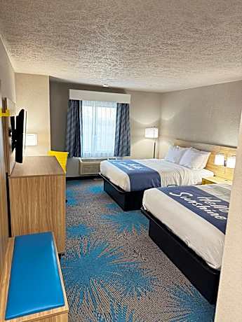 Queen Room with Two Queen Beds - Non-Smoking