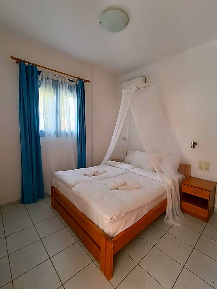 Finikas Studios & Apartments - Kalamaki Holidays