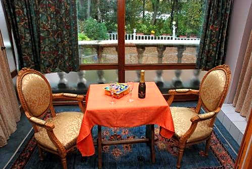 Chateau La Tour Du Roy