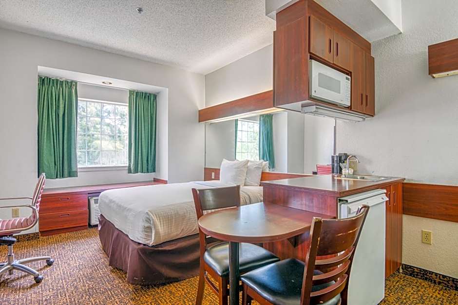 Trident Inn and Suites