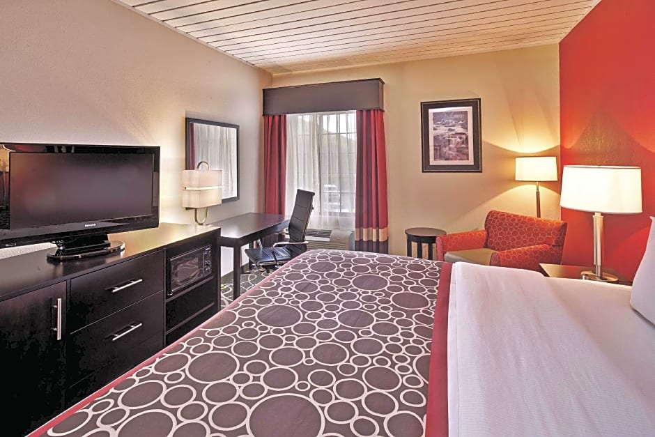 La Quinta Inn & Suites by Wyndham Elkview