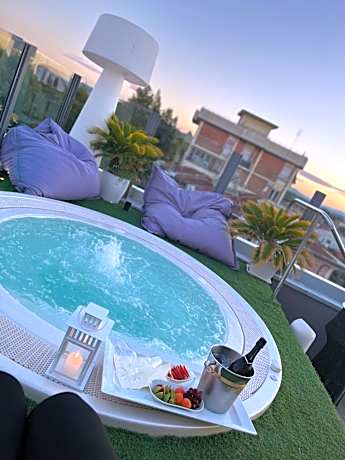 Q Hotel
