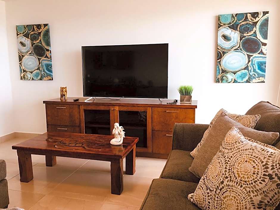 La Jolla Excellence, Exclusive Front Beach!