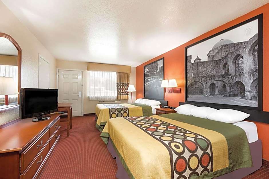 Super 8 by Wyndham San Antonio at I-10