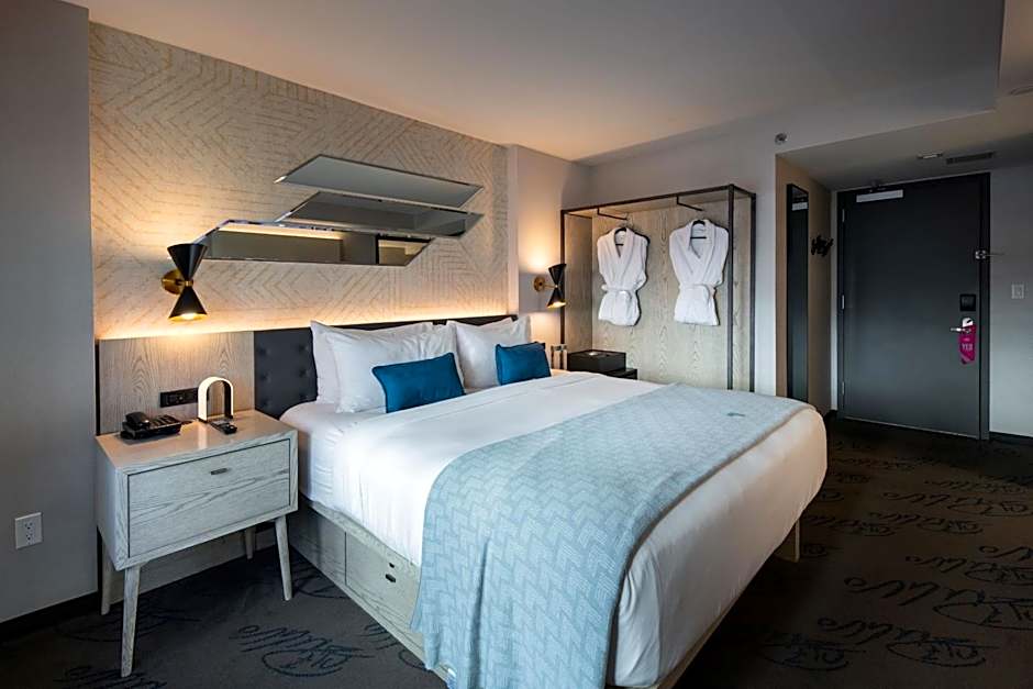 Photo 1 of 8 of Deluxe 1 King Bed