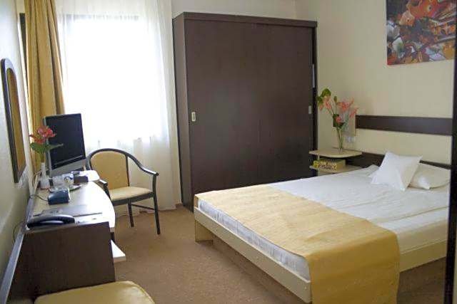 Hotel Rapsodia City Center