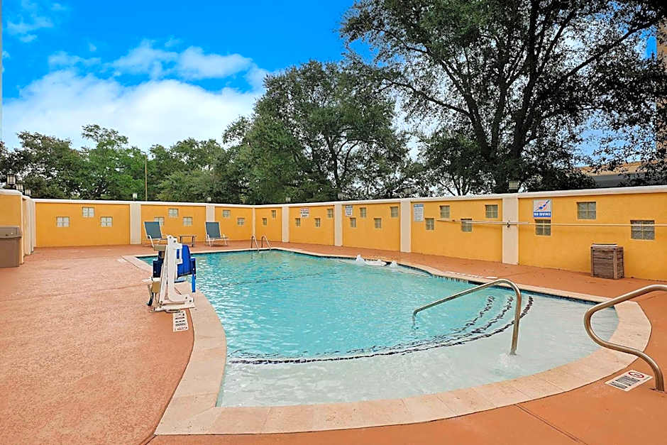 Holiday Inn Express & Suites Houston Northwest-Brookhollow By IHG