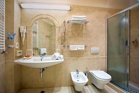 Comfort Double or Twin Room- Lateral Sea View
