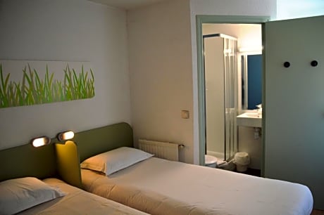 Twin - Room With Two Single Beds For Up To 2 People Non Refundable