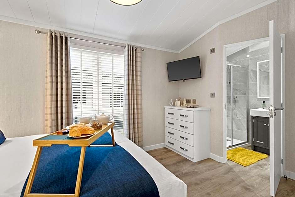 Arranview Lochside Pods & Lodges all with private Hot-tubs