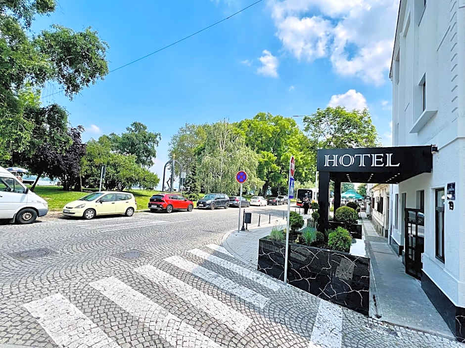 Side One Design Hotel Garni