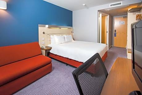 Standard King Room with Sofa Bed and Free Hot Breakfast