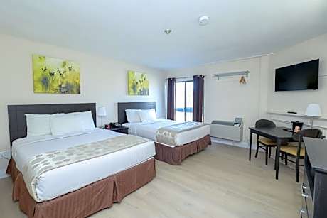 Two Queen Beds - Ground Floor (Interior Hall)