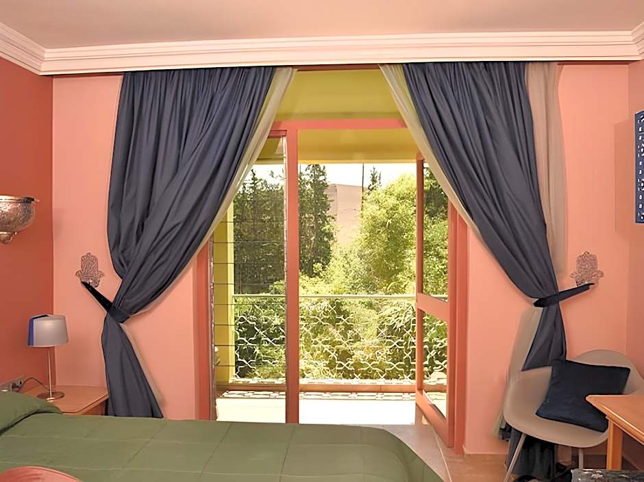 Chems Hotel
