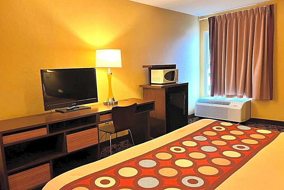 Super 8 by Wyndham Evansville North