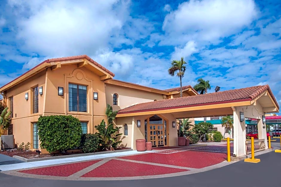 La Quinta Inn & Suites by Wyndham Fort Myers Central