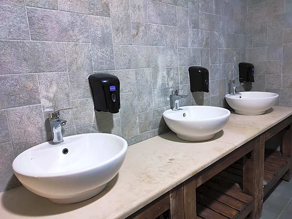 Guest Mansion, Гостински Палат