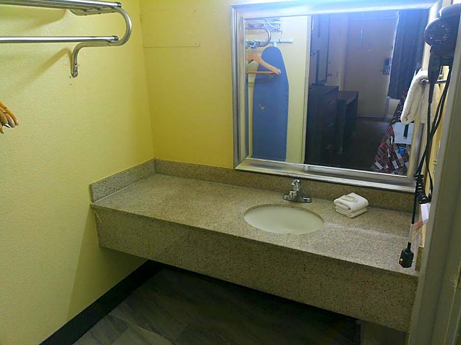 Red Roof Inn Hampton Coliseum