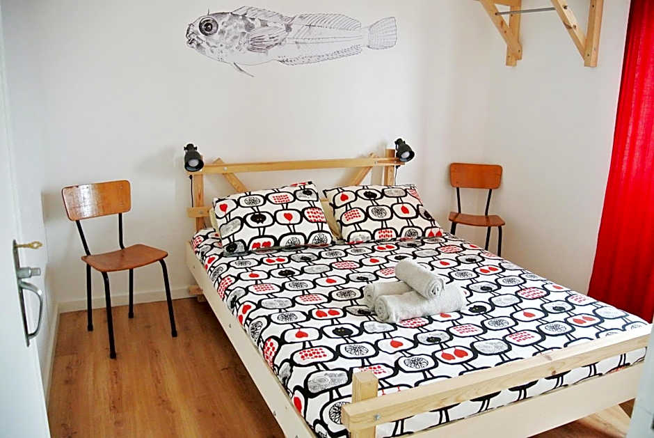 Nazaré Hostel - Rooms & Dorms