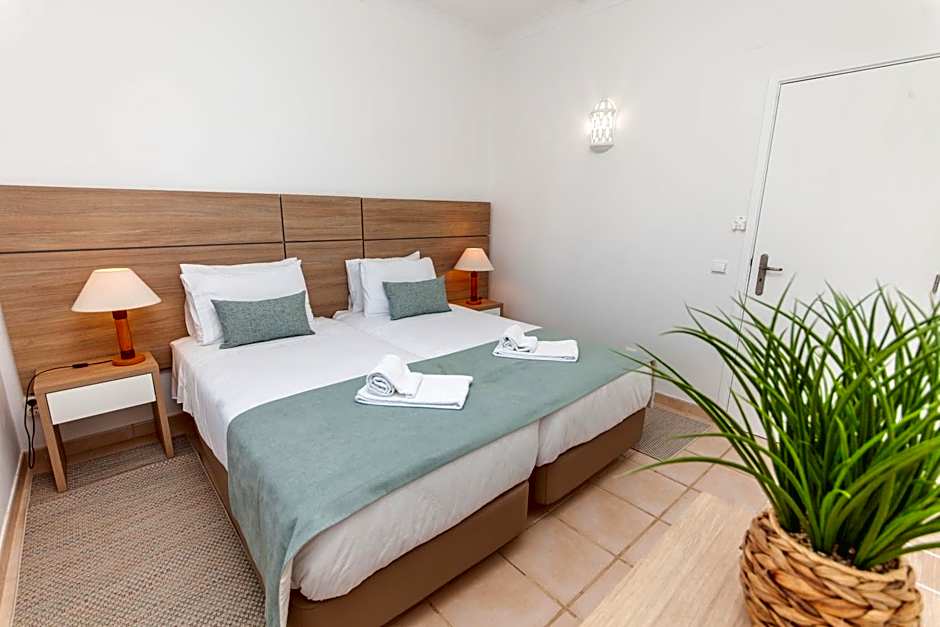 Atalaia Sol Aparthotel - tennis & heated pool in winter