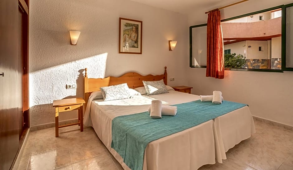 Apartamentos Lentiscos by MIJ