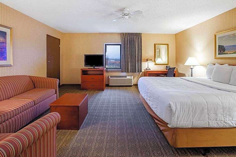La Quinta Inn & Suites by Wyndham Detroit Southgate