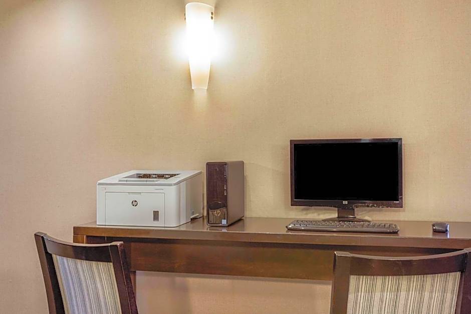 La Quinta Inn & Suites by Wyndham Binghamton - Johnson City