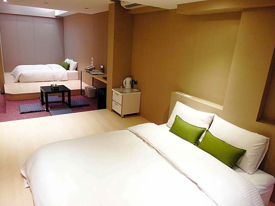 Photo 1 of 4 of Quadruple Room
