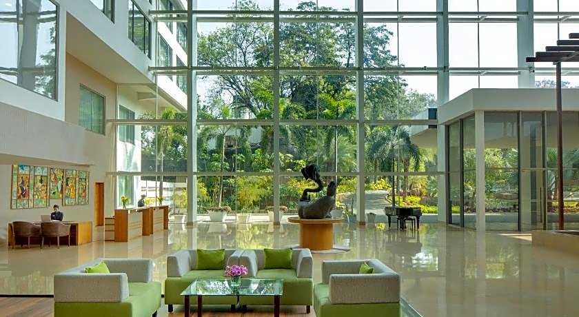 Radisson Blu Plaza Hotel Hyderabad Banjara Hills