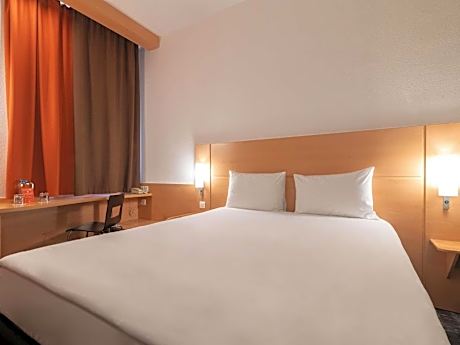 Standard Double Room with City View