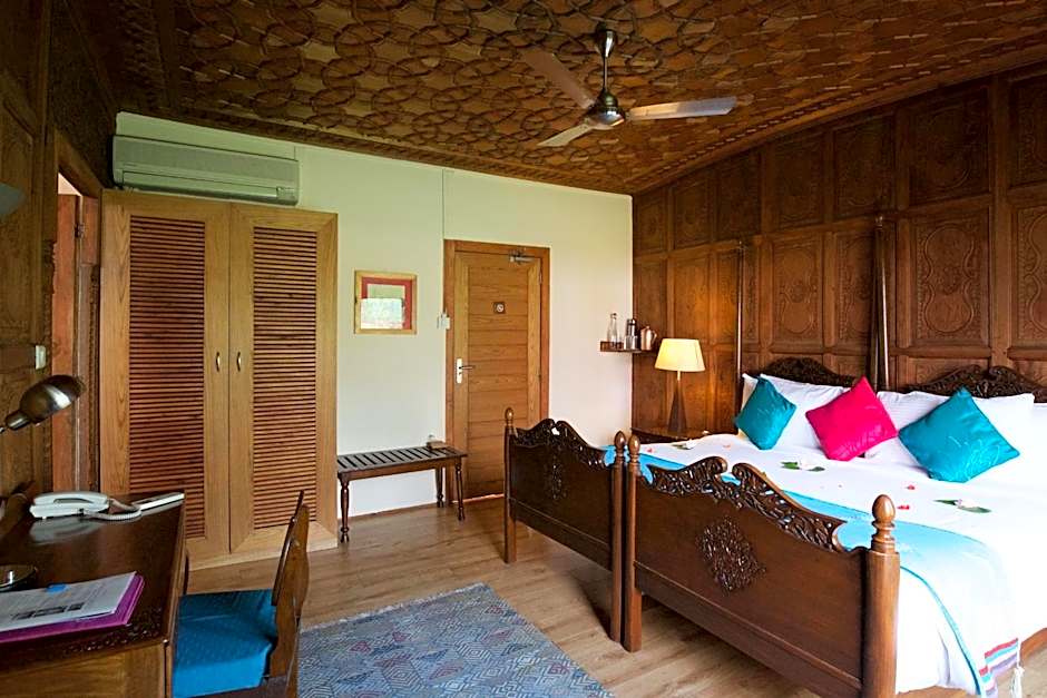 Sukoon Houseboat Dal Lake