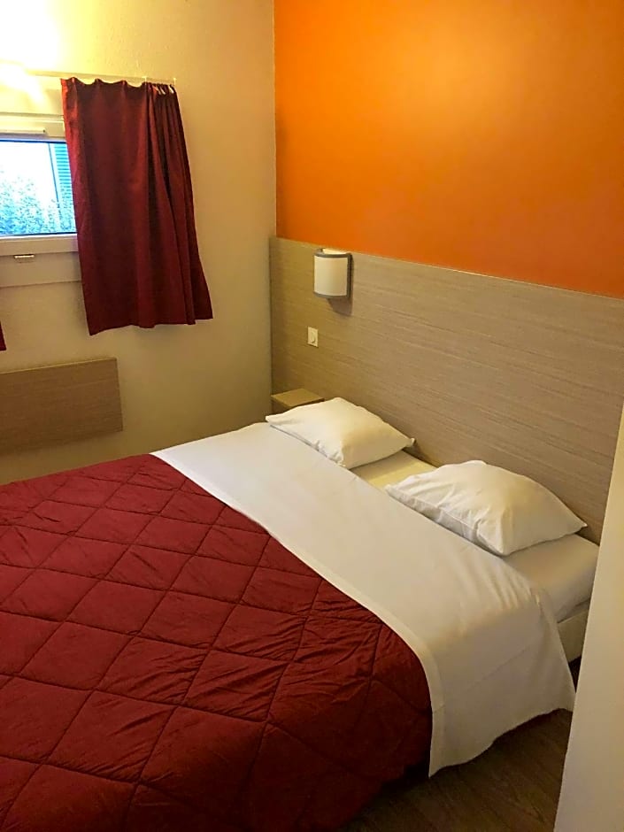 Photo 1 of 5 of Triple Room