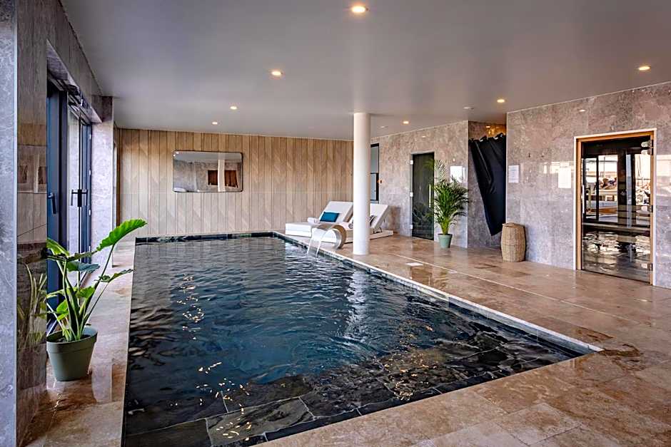 Les Vagues Hotel & Spa