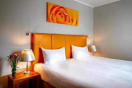 Family Room (2 Adults + 2 Children)