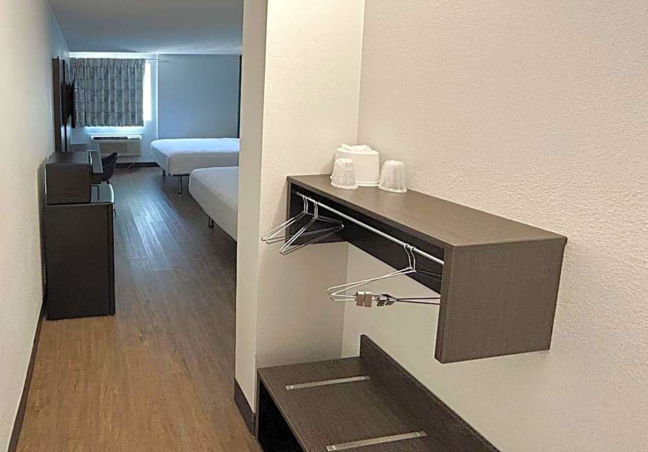 Studio 6 Suites Carson, CA