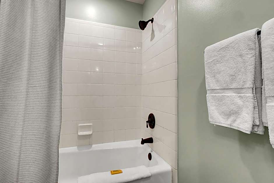 Sandpeddler Inn and Suites